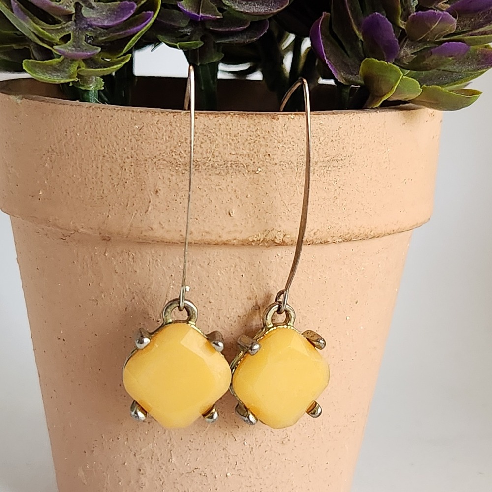 Yellow Faceted Square Stone Drop Earrings Silver Tone Kidney Wire Dangle 2 Inch